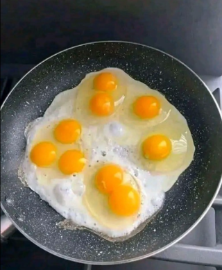Ile jajek jest na patelni!?