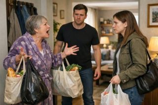 Anna przez chwilę stała nieruchomo. Potem