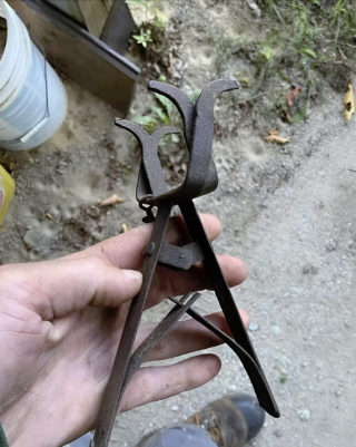 W ogrodzie moich dziadków odkryłem metalowy przedmiot i byłem zdziwiony, gdy dowiedziałem się, co to było.