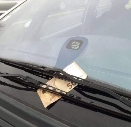 Uważaj na oszustwo na 50 euro na szybie, ostrzec policję